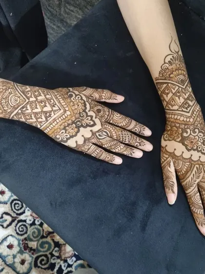 A duplicate image of this lovely, detailed design, perfect for a younger family member at a wedding.