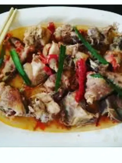 This is a Naga style chicken stew, cooked with bamboo shoots and fiery red chillies. It's a light yet flavourful curry that is incredibly comforting.