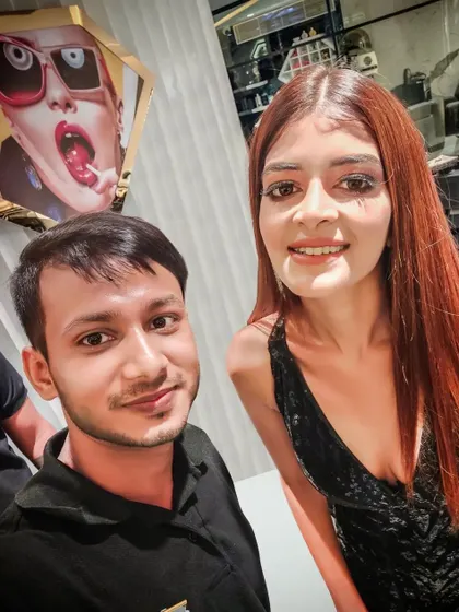 A quick selfie with the talented Bengali actress Madhumita Sarkar after a styling session at the salon. It is always a pleasure to work with her.