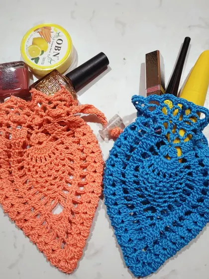 My little pineapple pouches are as practical as they are cute. Here you can see how perfectly they hold small makeup items like lipstick and nail polish, keeping them organized in your bag. They are quick to make and are a delightful handmade gift.