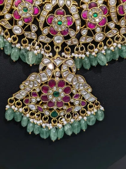 A detailed shot of the pendant on the Jadau neckpiece.