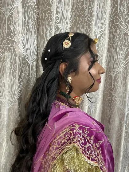 A side view of the Marwadi Haldi look. The makeup is kept elegant to balance the vibrant and traditional outfit and jewelry.