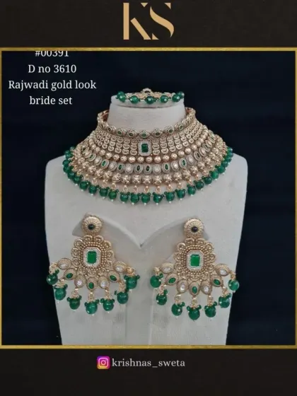 A stunning emerald green version of our Rajwadi bridal set. This is a timeless and royal choice.