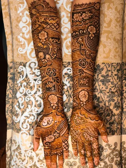 Ayesha's bridal mehndi, a full coverage design inspired by her favorite artist. I love bringing my clients' visions to life.