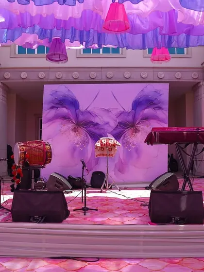 The stage is set for music and dance. The ruffled pastel ceiling and the floral backdrop create a perfect setting for a fun-filled Mehendi party.