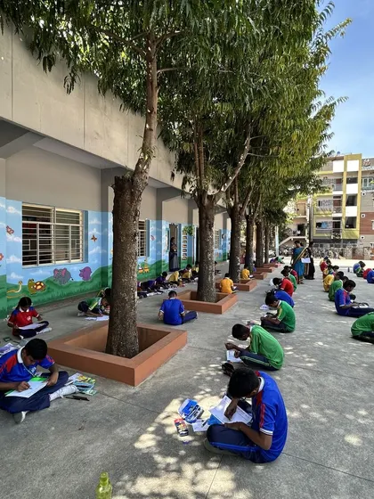 Our students at Mariyam Nilya High School participated in an outdoor drawing session. We believe that changing the environment can spark new ideas and fresh perspectives, allowing creativity to flow freely.