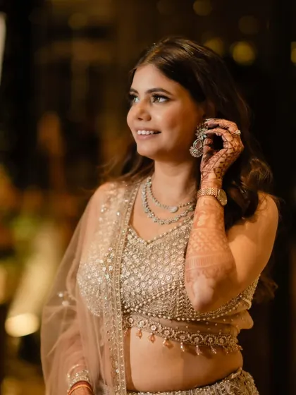 A beautiful engagement look for a night function. The soft makeup and sparkling outfit create a dreamy, romantic vibe.