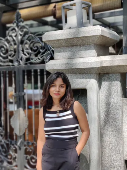 A close-up of my casual brunch outfit against an interesting gate.