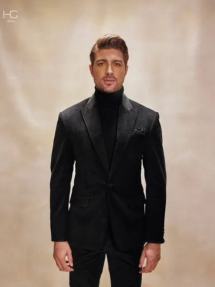 A full look of the dark-hued corduroy suit, styled with a turtleneck for a monochrome outfit that exudes a quiet, undeniable presence.