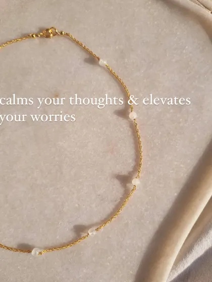 My 'apati' Rainbow Moonstone ball choker is designed to calm your thoughts and elevate your worries. It's a stone that brings balance, harmony, and hope.