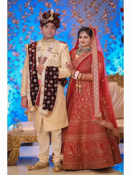 A classic portrait of the wedding couple, Chirag and Anshika. A timeless photo that captures the elegance of their wedding day look.