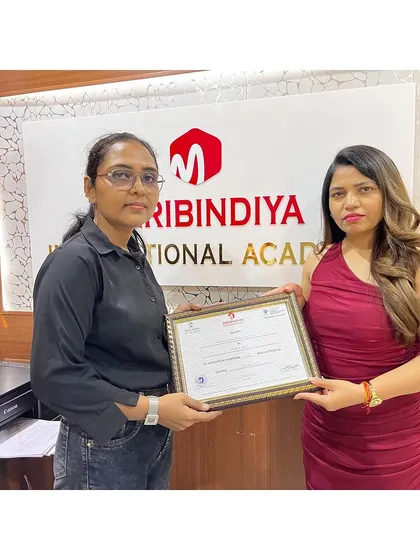 A moment of achievement for this graduate, who is now certified and ready for the industry.