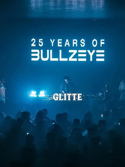 The main screen announcing 25 years of Bullzeye. A proud moment in front of a massive crowd.