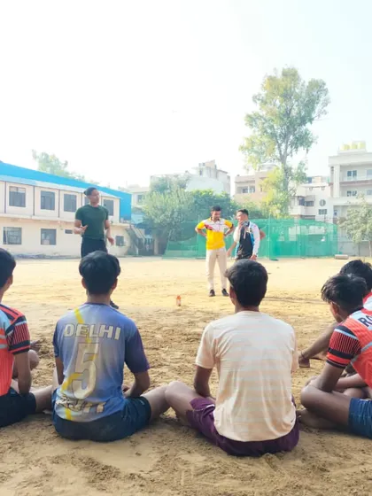 A guest lecture session with a senior player. We often invite experienced players to share their knowledge and motivate our team.
