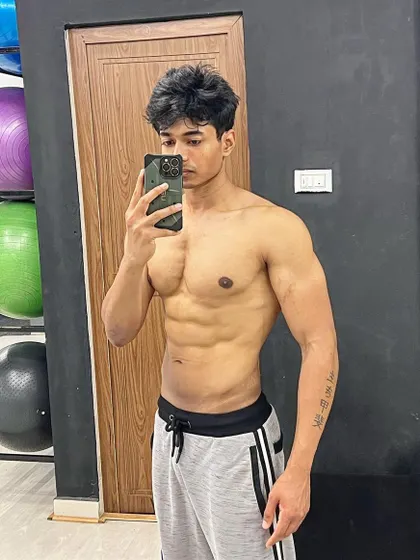 It's ironic how some people worry about whey protein while regularly consuming alcohol. Let's prioritize what truly matters for health and stop falling for baseless myths about fitness supplements.