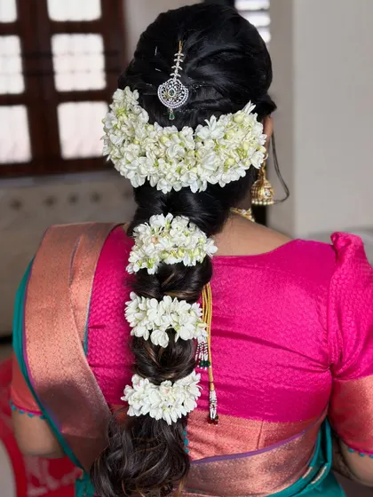 Another angle of this classic floral braid, a timeless choice for any traditional bride.