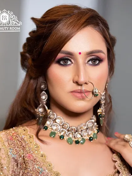 This look is all about confidence. The intense eye makeup and perfectly contoured face create a powerful and glamorous statement, ideal for a cocktail party.