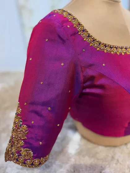 The sleeve of the dual-tone blouse, with scattered butti embroidery and a detailed cuff design.