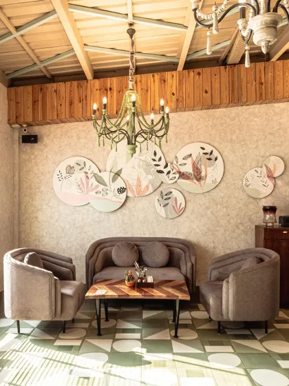 Instead of a single large mural, I created a gallery wall of hand-painted circular canvases for Cafe Tesu. This modular approach to decor features delicate flora and fauna, adding a touch of elegance and artistry to the space.