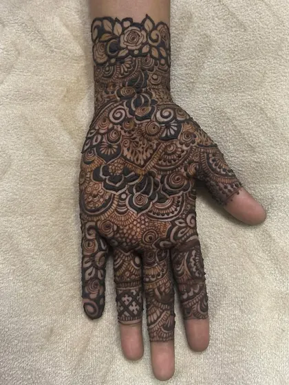 This intricate palm design is packed with detail, including mandalas, swirls, and floral elements. It's a full-coverage look perfect for a big celebration.