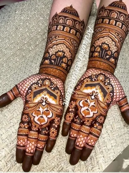 A bold and beautiful design with large palace domes on the arms and intricate, symmetrical patterns on the palms.