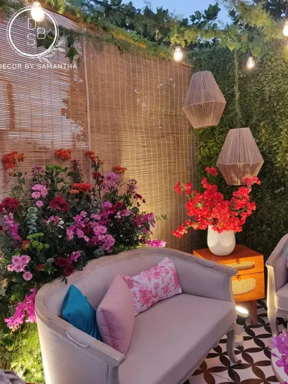 This cozy lounge corner was one of my favorite spots. We used a mix of elegant seating, natural textures like bamboo, and vibrant florals to create a chic and comfortable area for guests.