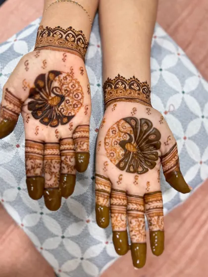 Teej done right with this beautiful peacock fan design.