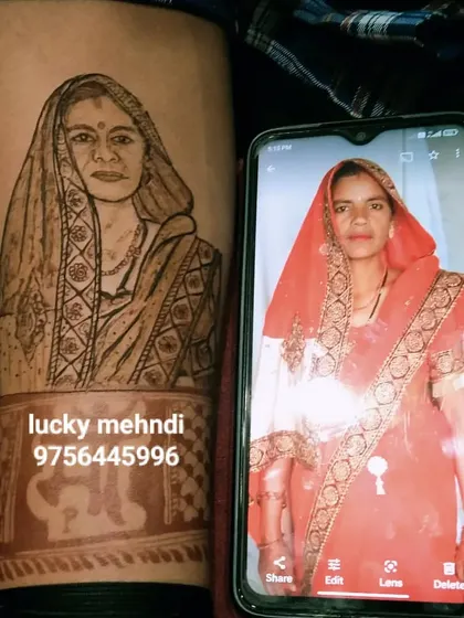 A side-by-side comparison of the reference photo and the finished henna portrait. My goal is always to create a faithful and artistic representation.