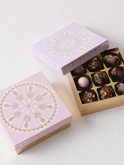 A simple yet elegant gift for Diwali. This box contains an assortment of our handcrafted chocolate truffles, clusters, and chocolate-covered dates.