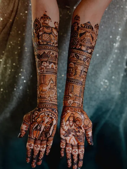 The same stunning design, showing the beautiful symmetry and the richness of the storytelling elements.