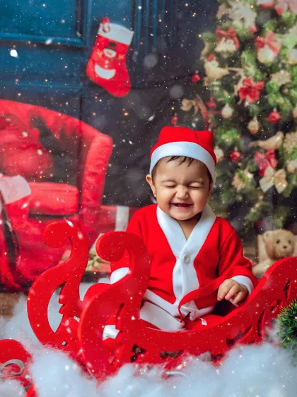 A scrunchy-nosed smile of pure delight. These festive sessions are full of happiness and holiday spirit.