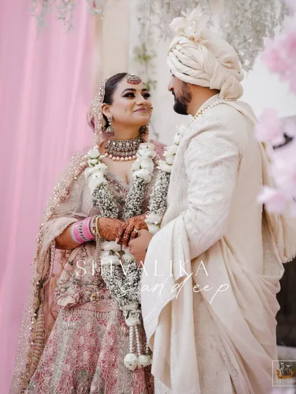 A beautiful portrait of the couple after their Anand Karaj ceremony.