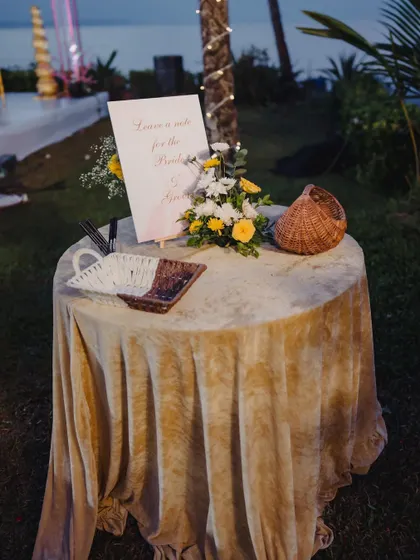 A "Leave a wish for the Bride & Groom" station, a sweet and interactive detail for guests to share their love.