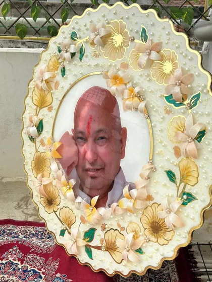 Another angle of this magnificent Guruji frame, showing its size and the beautiful craftsmanship of the 3D floral border.