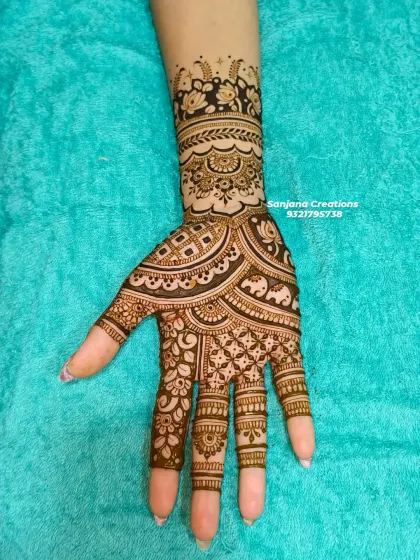 For the bride who wants to shine without heavy designs. This elegant bridal mehndi features delicate elephants, paisleys, and floral bands.