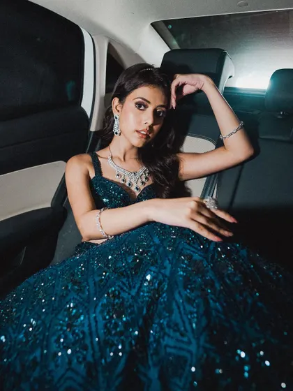 Your wedding events are a chance to play with different styles. Here’s a chic and modern look perfect for a cocktail or engagement night, featuring a bold smokey eye and a glossy nude lip that’s ready for the party.