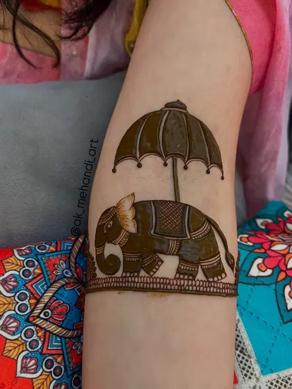 A simple but elegant elephant and umbrella design. Even as a standalone piece, it makes a beautiful statement.