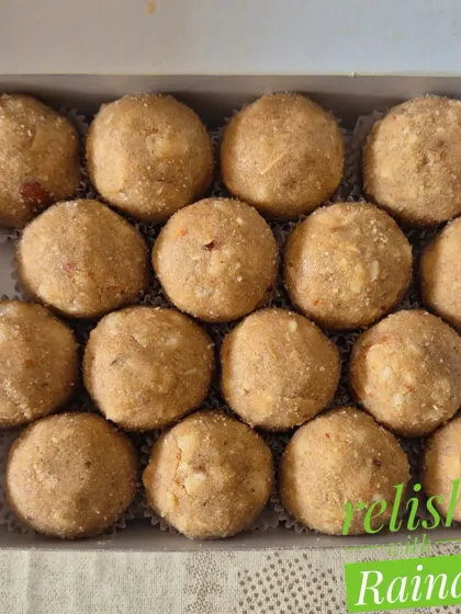 A smaller box of Gond Laddoos, perfect for a personal treat. I can customize them with sugar or jaggery.