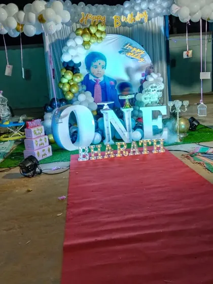 We can add special effects like this dry ice smoke to create a dramatic and magical entrance for the birthday celebration.