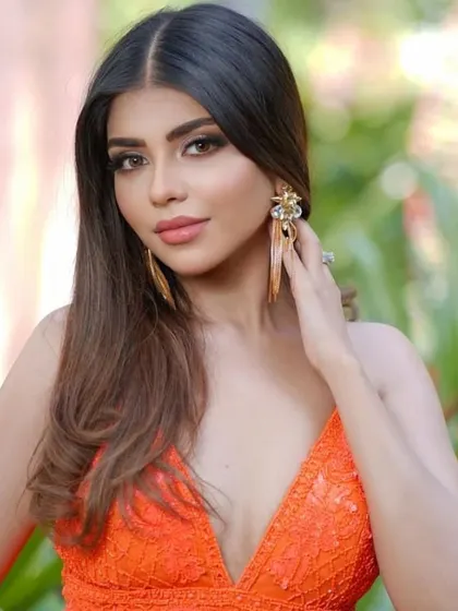 A close-up on the details of this orange gown, paired with stunning gold tassel earrings from my jewellery collection. A perfect combination for a sun-kissed, glamorous look.