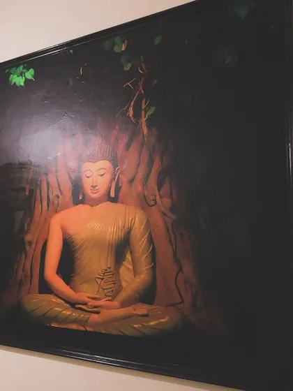 This custom wallpaper features a serene Buddha under a Bodhi tree. The dark, rich colors required careful handling to prevent any scratches and ensure a perfect finish.