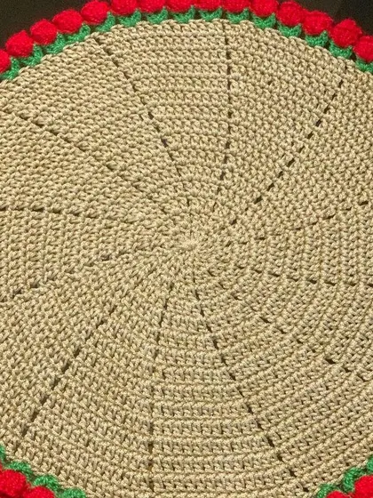 This doily combines a neutral beige center with a classic red tulip border. It's a timeless design that's perfect for festive occasions.