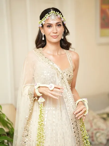 Natasha's Mehendi look was all about fresh, natural beauty. The makeup is light enough to feel comfortable but polished enough to look perfect in photos, capturing the happy and relaxed vibe of the ceremony.
