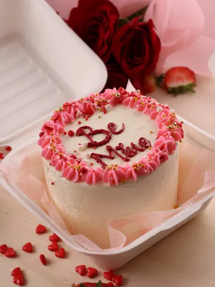 Love, layered and loaded. Our Valentine's Day bento cakes are the perfect treat for just the two of you, with messages like "Be Mine" and "I Love You" in shades of pink and red.