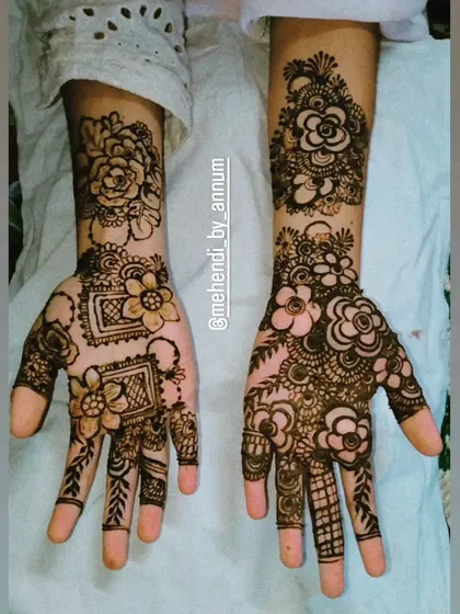 A lovely pair of hands for a wonderful client. I created two different but complementary floral designs, one with geometric accents and the other a fuller, more organic floral pattern.