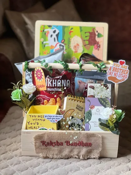 The same playful Rakhi hamper, illuminated with fairy lights to add a touch of sparkle.
