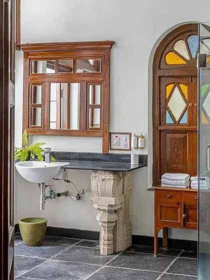 A duplicate of image 442, showing the bathroom in the Arundati suite.