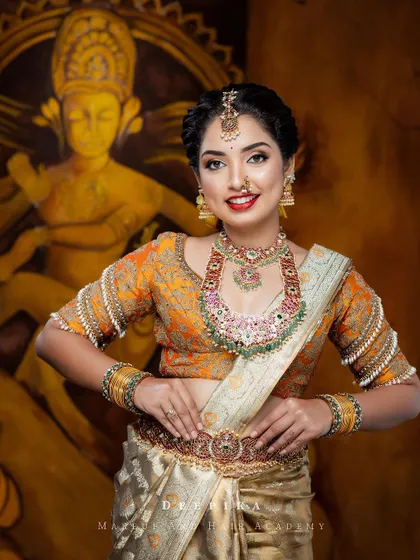 The happiness on her face says it all. This outfit, with its pearl-detailed blouse and traditional jewelry, is designed to make a bride feel her absolute best.