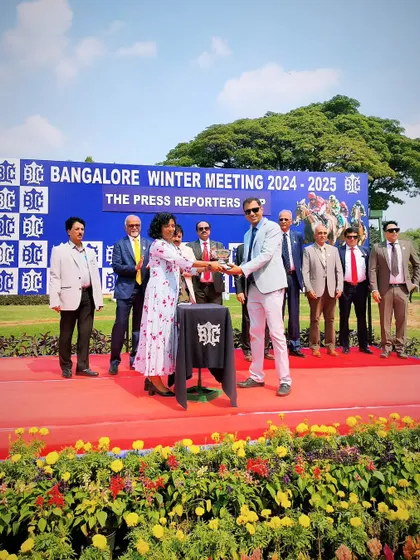 Ms. Seena Menon, Editor of The Bangalore Mirror, presents The Press Reporters Cup to the winning trainer.