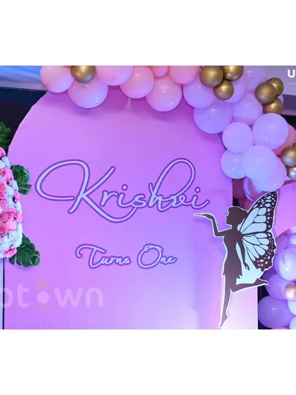 Another detail shot of the name sign and butterfly decor.